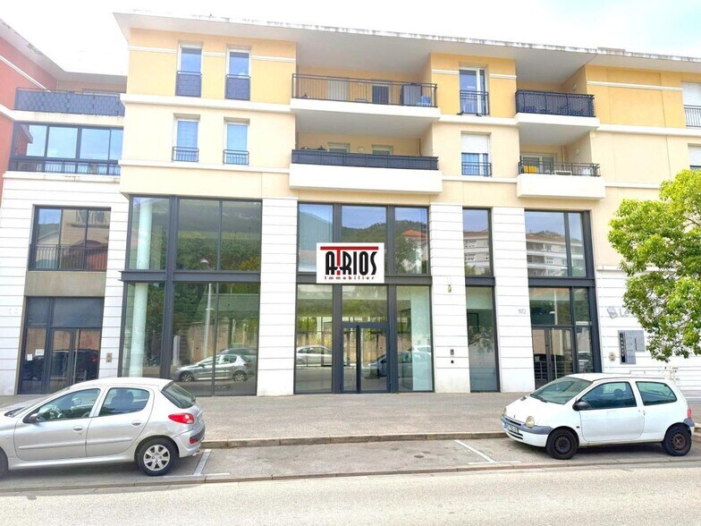Commerce de détail dans Toulon à louer - Photo du bâtiment - Image 3 de 7