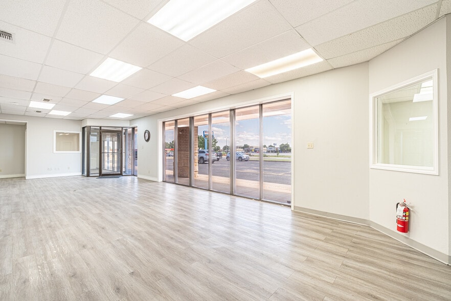 4718 S Loop 289, Lubbock, TX for lease - Building Photo - Image 2 of 24