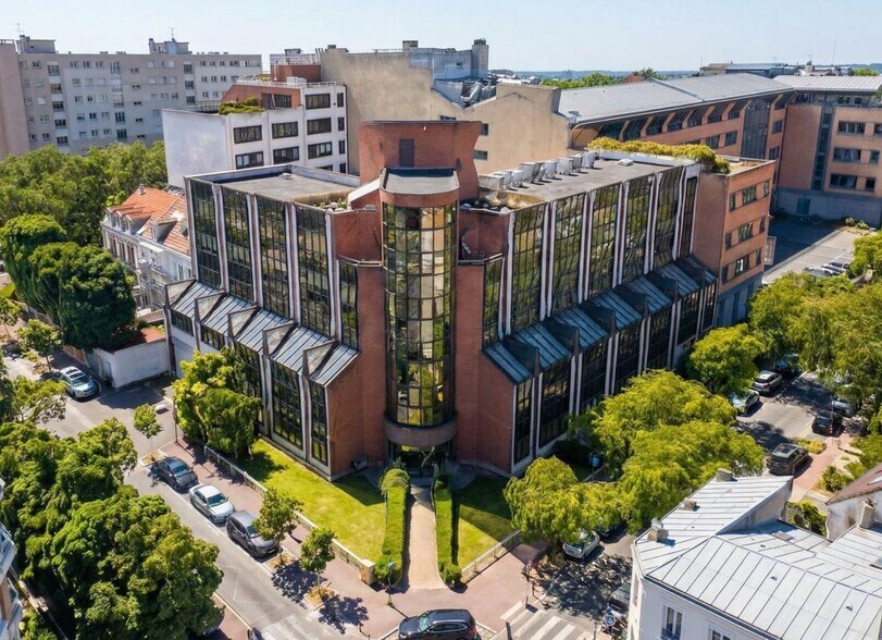 Bureau dans Suresnes à louer - Photo du bâtiment - Image 1 de 9