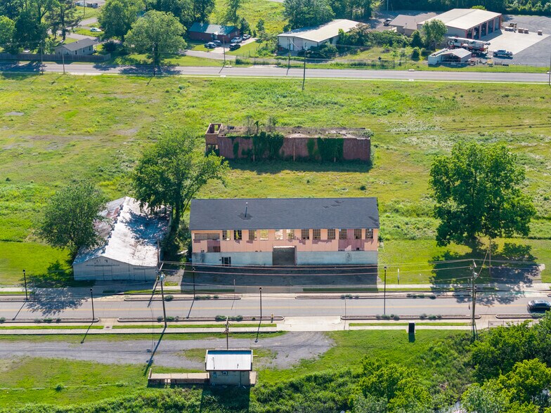 535 N El Paso Ave, Russellville, AR à louer - Photo du bâtiment - Image 3 de 6