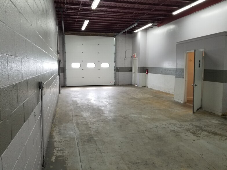 4925-4949 Beech Rd, Temple Hills, MD à louer - Photo du bâtiment - Image 3 de 10