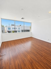 8271 Melrose Ave, Los Angeles, CA for lease Interior Photo- Image 2 of 3