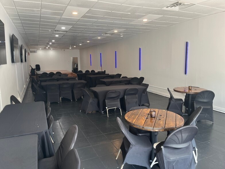 104-108 S Florissant Rd, Ferguson, MO for sale - Building Photo - Image 2 of 14