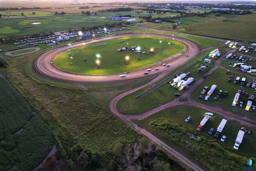1300 SE 3rd Ave, Miller, SD à vendre - Aérien - Image 3 de 78