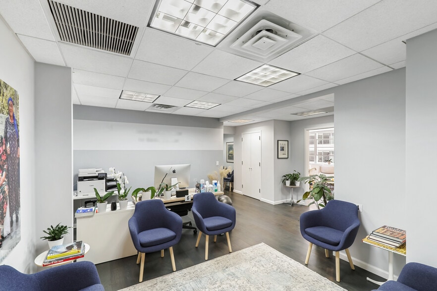 20 E 46th St, New York, NY for lease - Interior Photo - Image 3 of 14