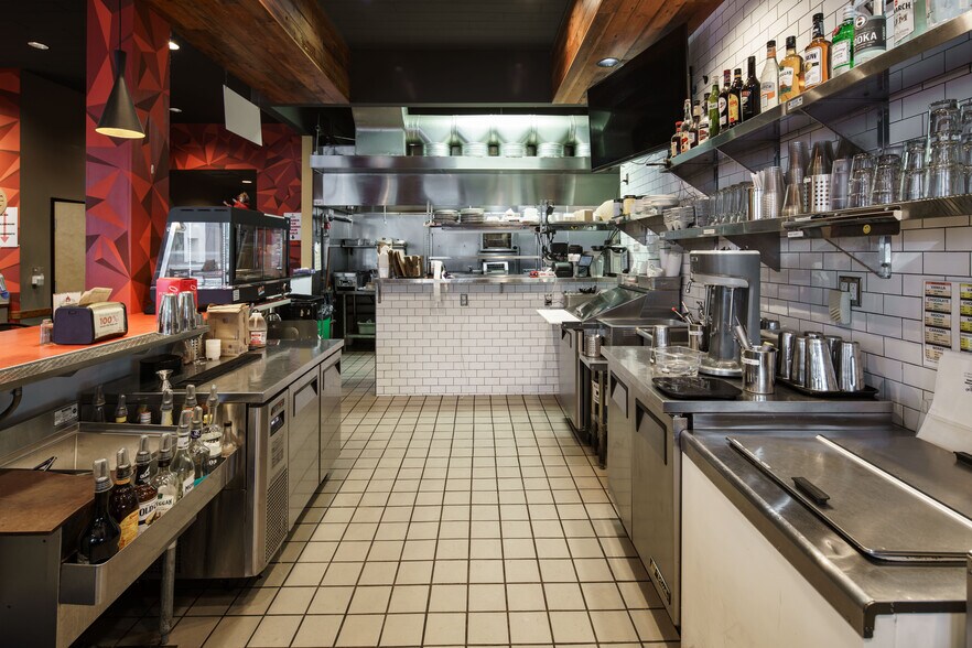 4905 SE Woodstock Blvd, Portland, OR à vendre - Photo intérieure - Image 2 de 22