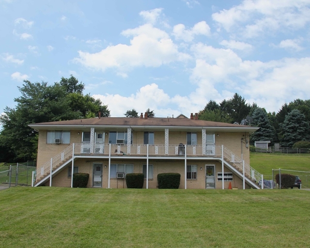 1209 Goldstrohm Ln, Duquesne, PA à vendre - Photo principale - Image 1 de 1