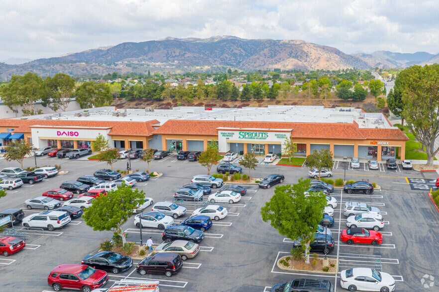 1365-1395 Foothill Blvd, La Verne, CA à vendre - Photo du bâtiment - Image 3 de 8