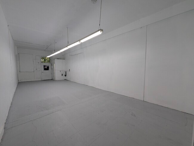 More details for 5556-5566 Hollywood Blvd, Los Angeles, CA - Retail for Lease