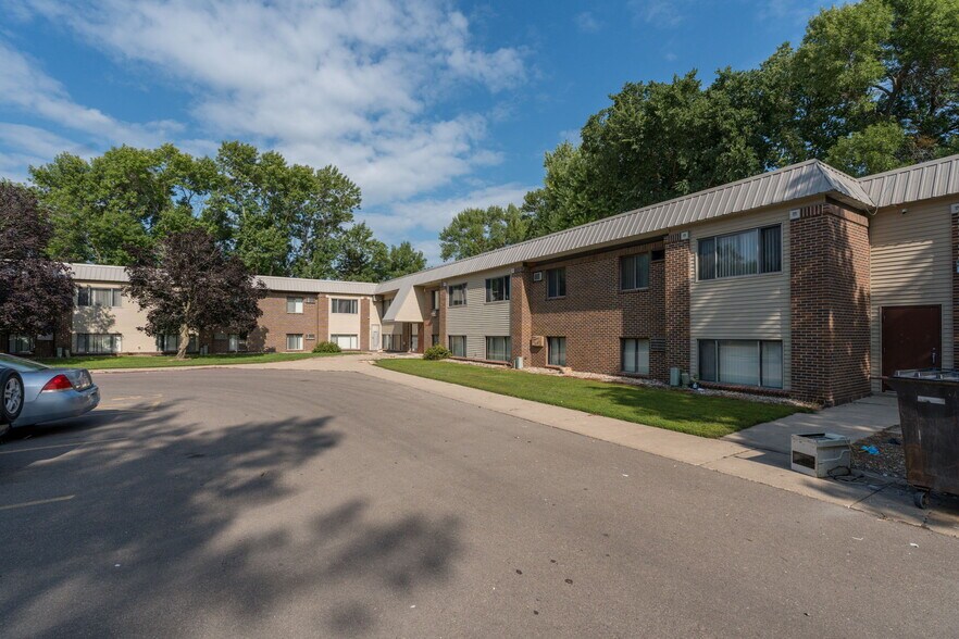 3200 S Maple Ave, Slayton, MN à vendre - Photo du bâtiment - Image 2 de 40