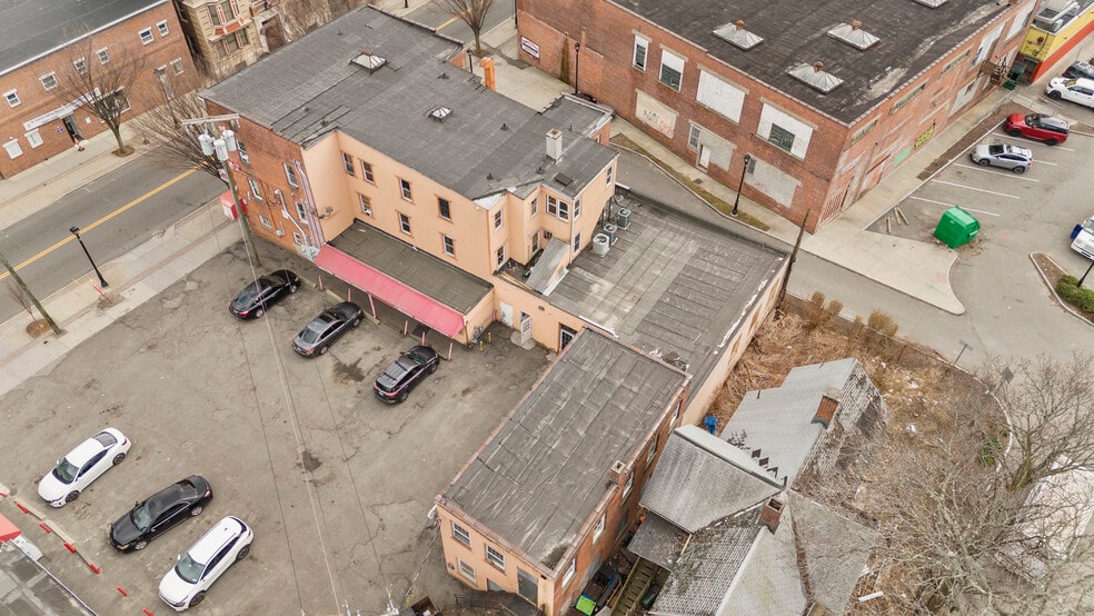 33 Willow St, Waterbury, CT for sale - Building Photo - Image 2 of 12