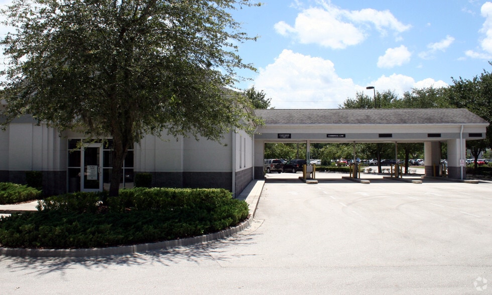 10625 Philips Hwy, Jacksonville, FL for lease - Building Photo - Image 2 of 11