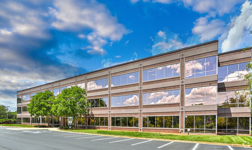 2801 Yorkmont Rd, Charlotte, NC à louer - Photo du bâtiment - Image 2 de 7