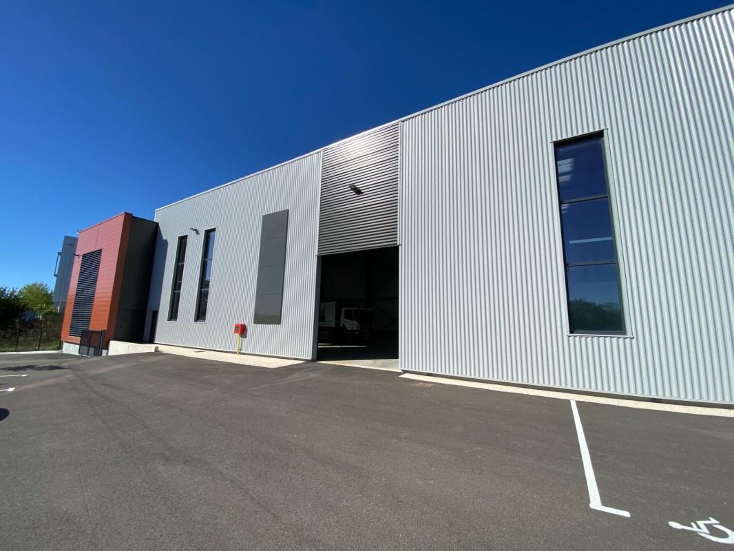 Flex in Saint-Quentin-Fallavier for sale Building Photo- Image 1 of 9