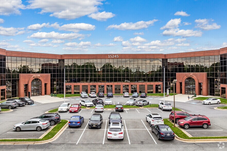 15245 Shady Grove Rd, Rockville, MD à louer - Photo du bâtiment - Image 3 de 7