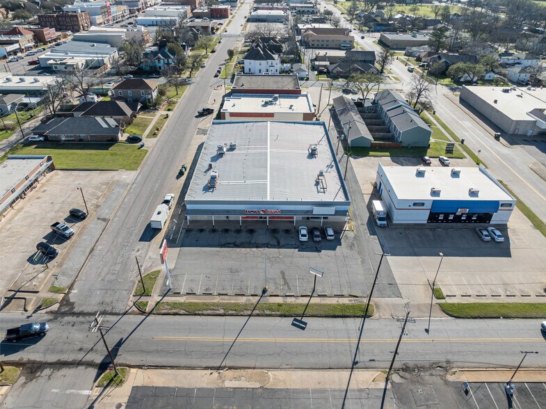 200 S Armstrong Ave, Denison, TX à vendre - Photo du bâtiment - Image 2 de 40