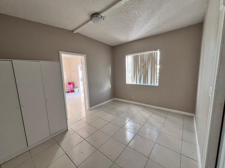 6335 Pembroke Rd, Miramar, FL à vendre - Photo du b timent - Image 2 de 10