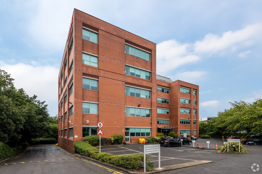 0-5 Skimpedhill Ln, Bracknell for lease - Primary Photo - Image 1 of 4