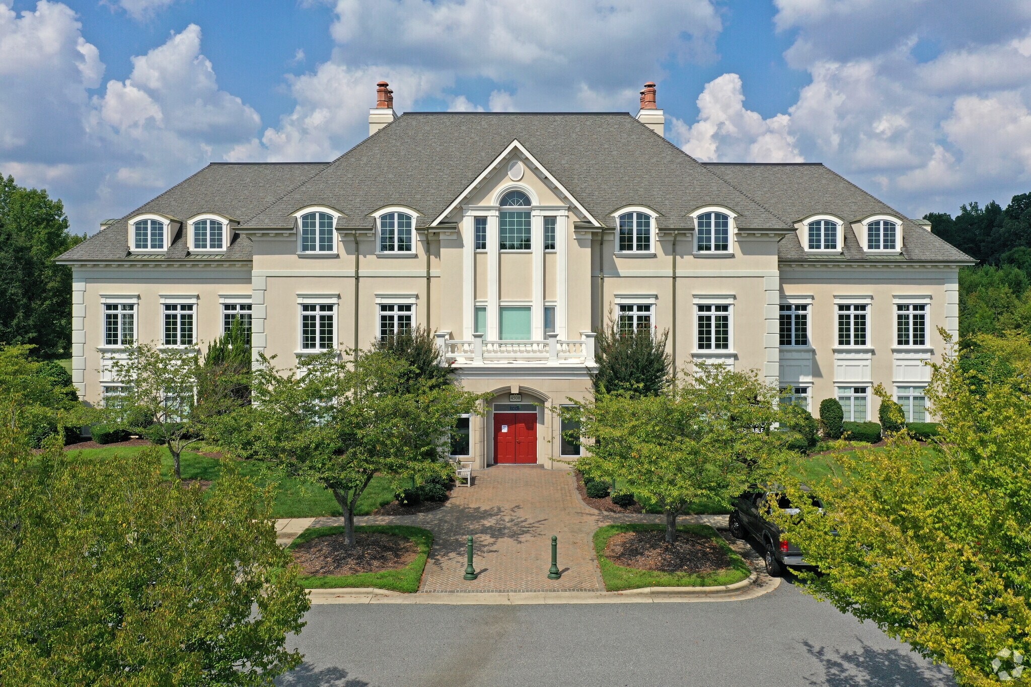 4508 Weybridge Ln, Greensboro, NC à louer Photo du bâtiment- Image 1 de 12