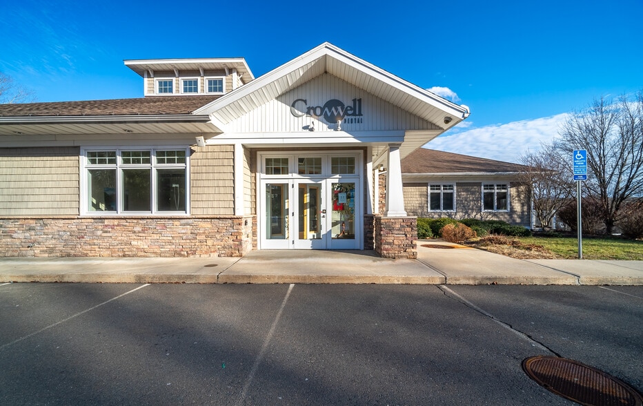 30 Country Squire Dr, Cromwell, CT à vendre - Photo du bâtiment - Image 1 de 51