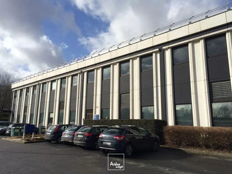 17-21 Rue Du Petit Albi, Cergy à louer - Photo du bâtiment - Image 3 de 6