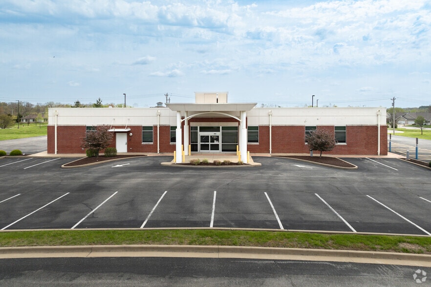 624 Voris Jost Dr, Waterloo, IL for lease - Building Photo - Image 2 of 11