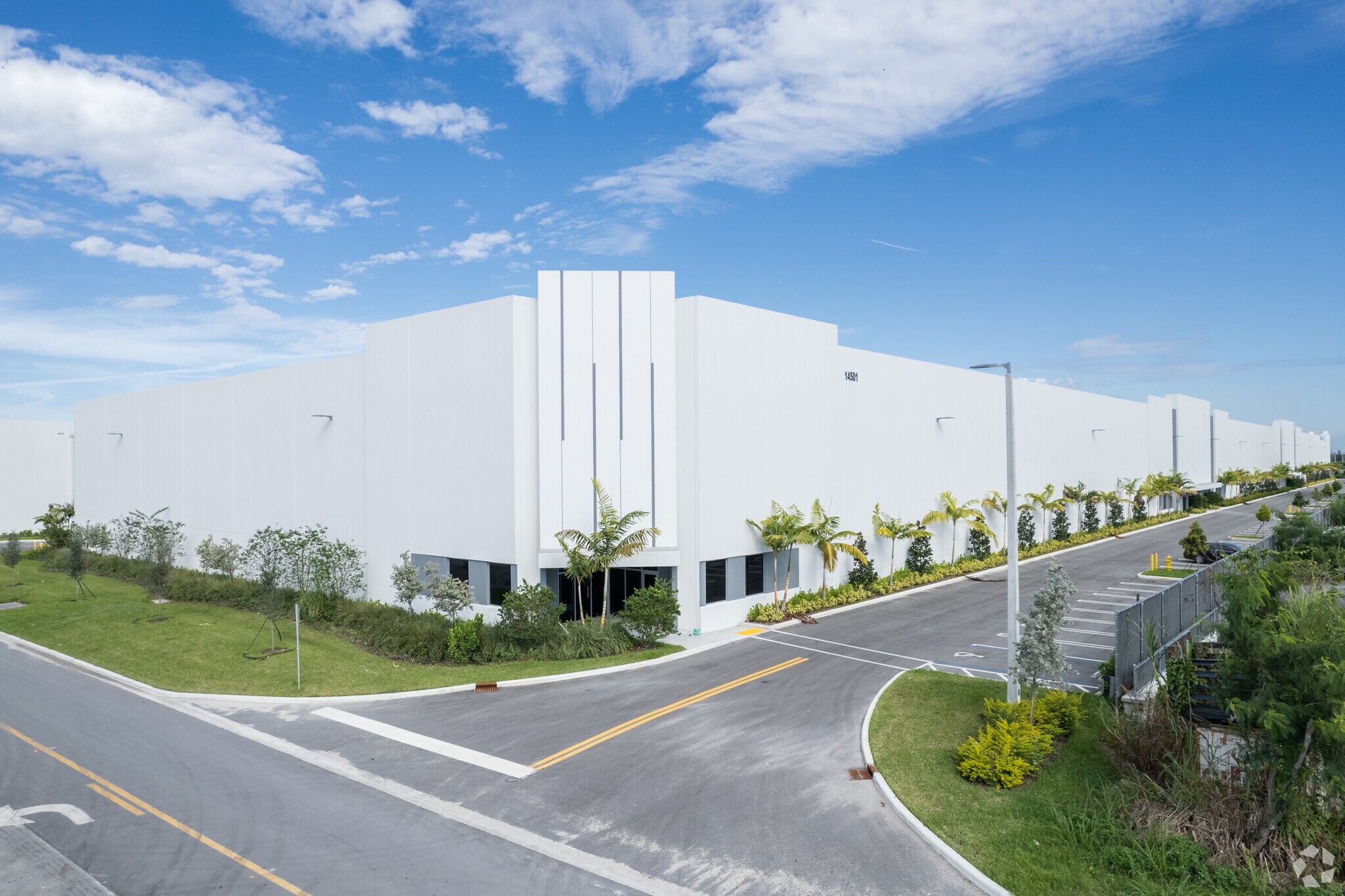 10702 NW 147 St, Hialeah Gardens, FL for lease Building Photo- Image 1 of 12