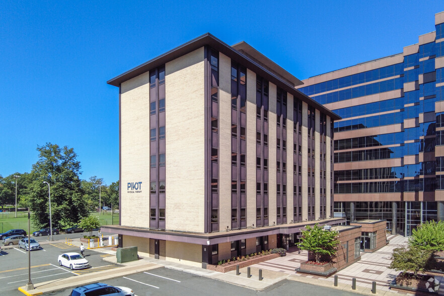 3801 N Fairfax Dr, Arlington, VA for lease - Building Photo - Image 1 of 5