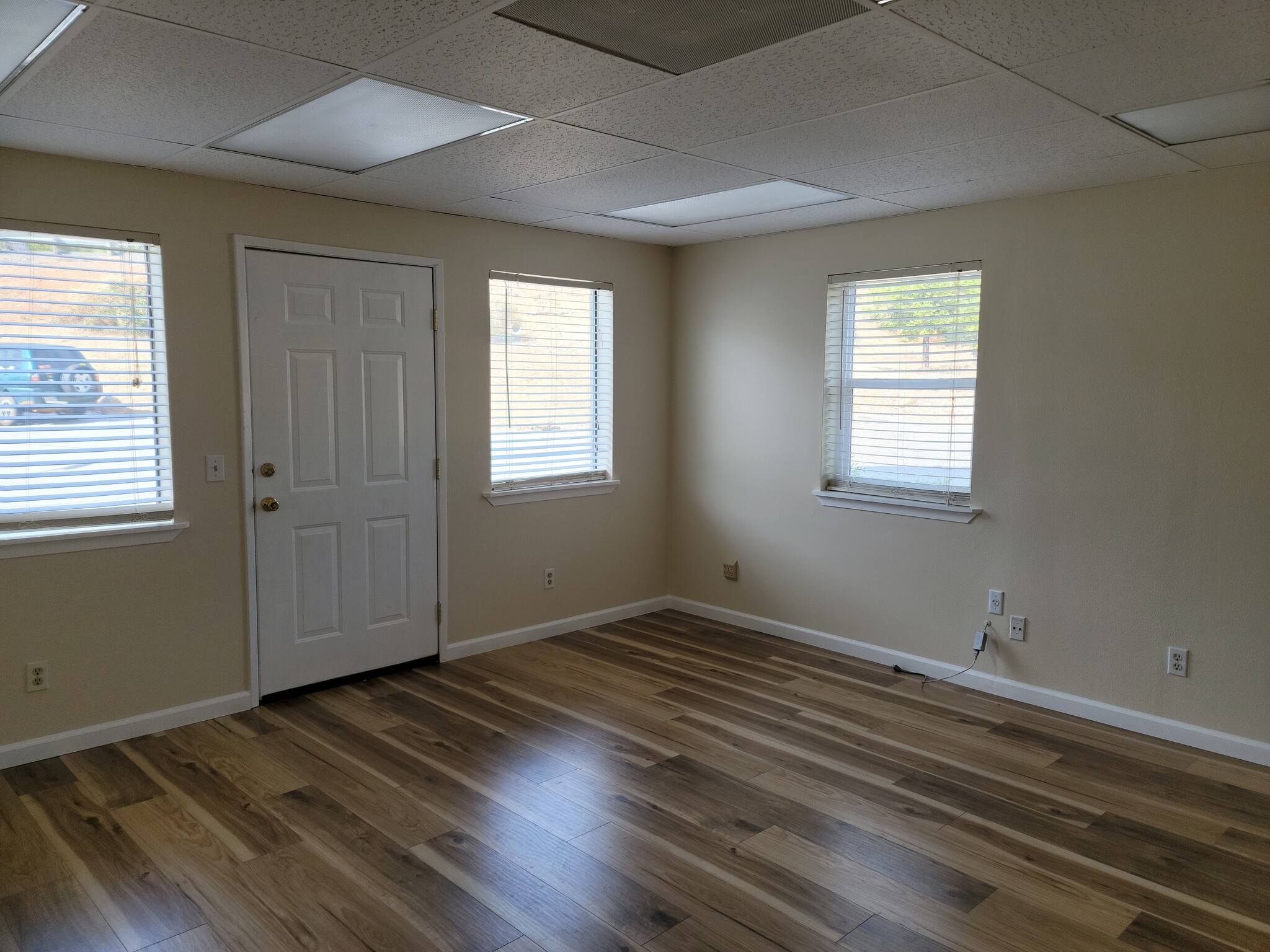 10052-10078 Alta Sierra Dr, Grass Valley, CA for lease Interior Photo- Image 1 of 4