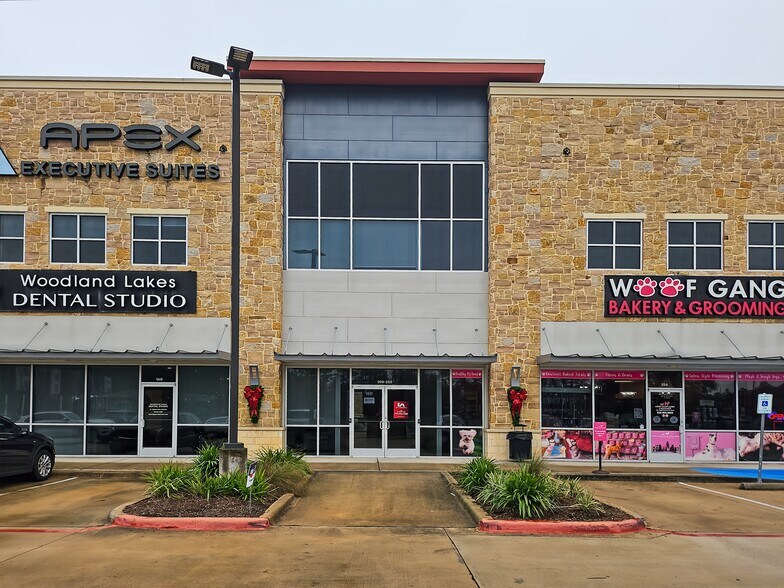 525 Woodland Square Blvd, Conroe, TX à louer - Photo du bâtiment - Image 2 de 12