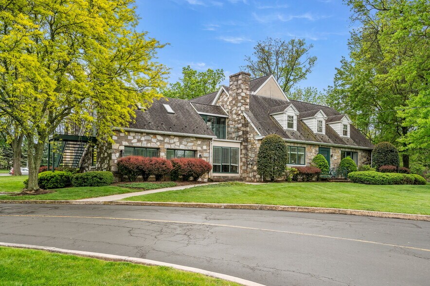 1101 S Broad St, Lansdale, PA for lease - Building Photo - Image 1 of 16