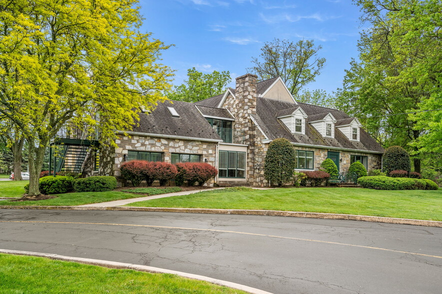 1101 S Broad St, Lansdale, PA à louer - Photo du bâtiment - Image 1 de 16