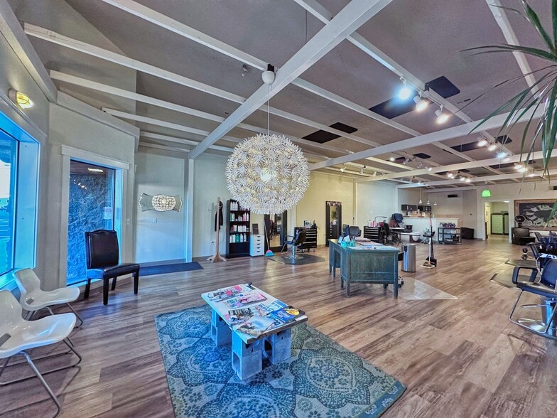 217 Main St, Grand Coulee, WA for sale - Lobby - Image 2 of 19