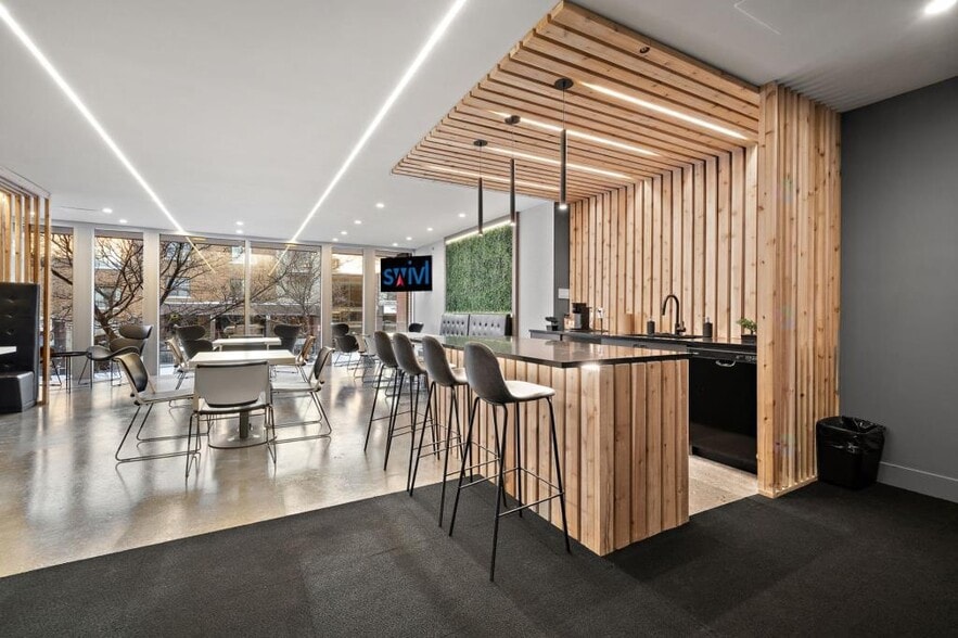 4950 Ch Queen-Mary, Montréal, QC for lease - Building Photo - Image 3 of 6