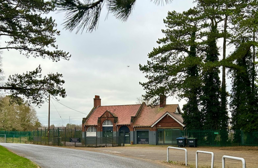 Top Station Rd, Brackley for sale - Building Photo - Image 1 of 1