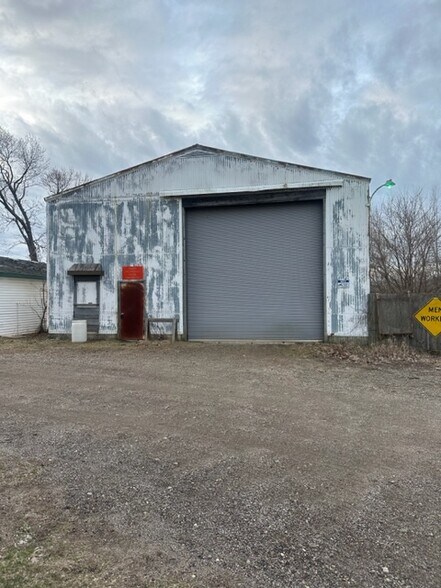 2363 W Silver Lake Rd, Fenton, MI à louer - Photo du bâtiment - Image 2 de 2