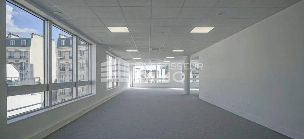 Office in Saint-Ouen-sur-Seine for lease - Building Photo - Image 1 of 15