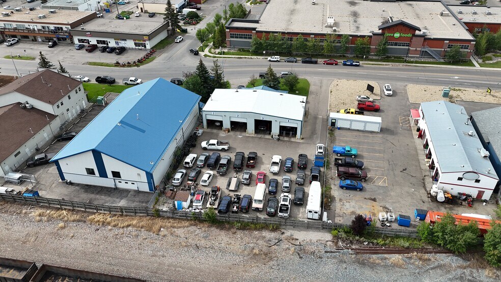 50 Railway St E, Cochrane, AB à vendre - Photo du bâtiment - Image 2 de 17