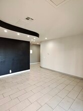 5411 N Mesa St, El Paso, TX for lease Interior Photo- Image 2 of 19