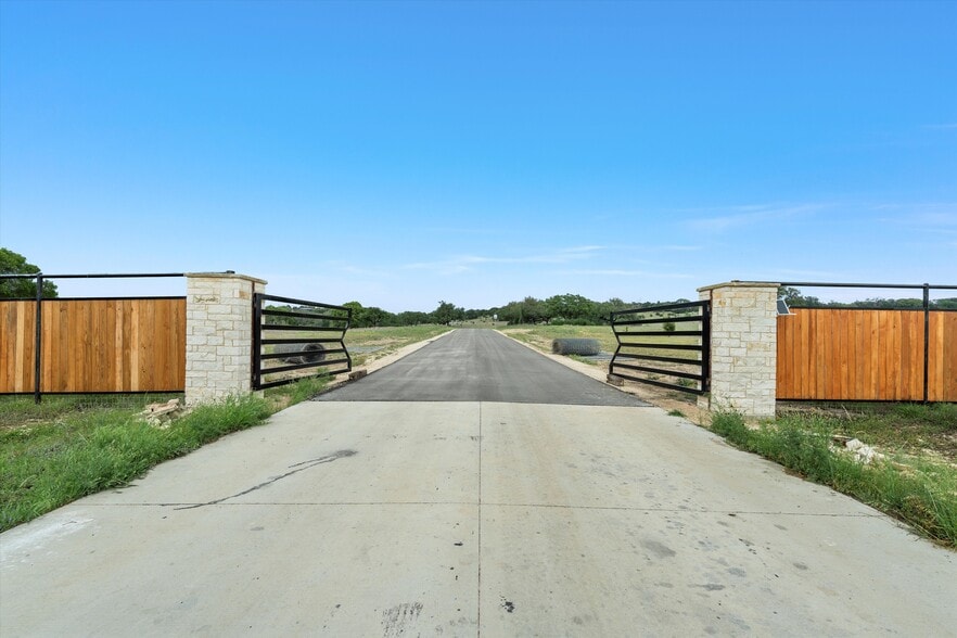 446 Grand Canyon Drive, Oglesby, TX for sale - Primary Photo - Image 1 of 14