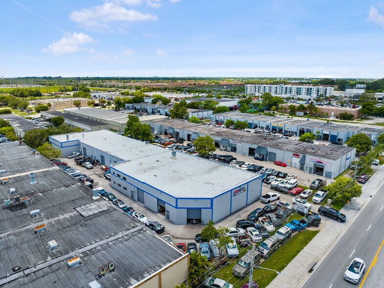 12468-12470 SW 128th St, Miami, FL à vendre - Photo principale - Image 1 de 42