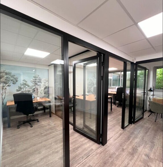 Office in Paris for lease - Interior Photo - Image 2 of 6