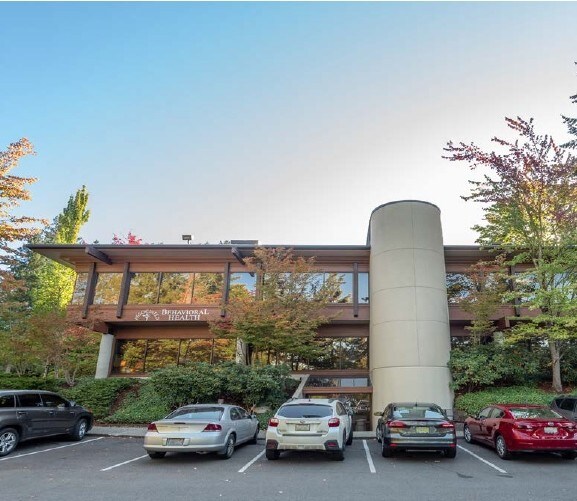 1800 112th Ave NE, Bellevue, WA à louer - Photo du bâtiment - Image 3 de 4