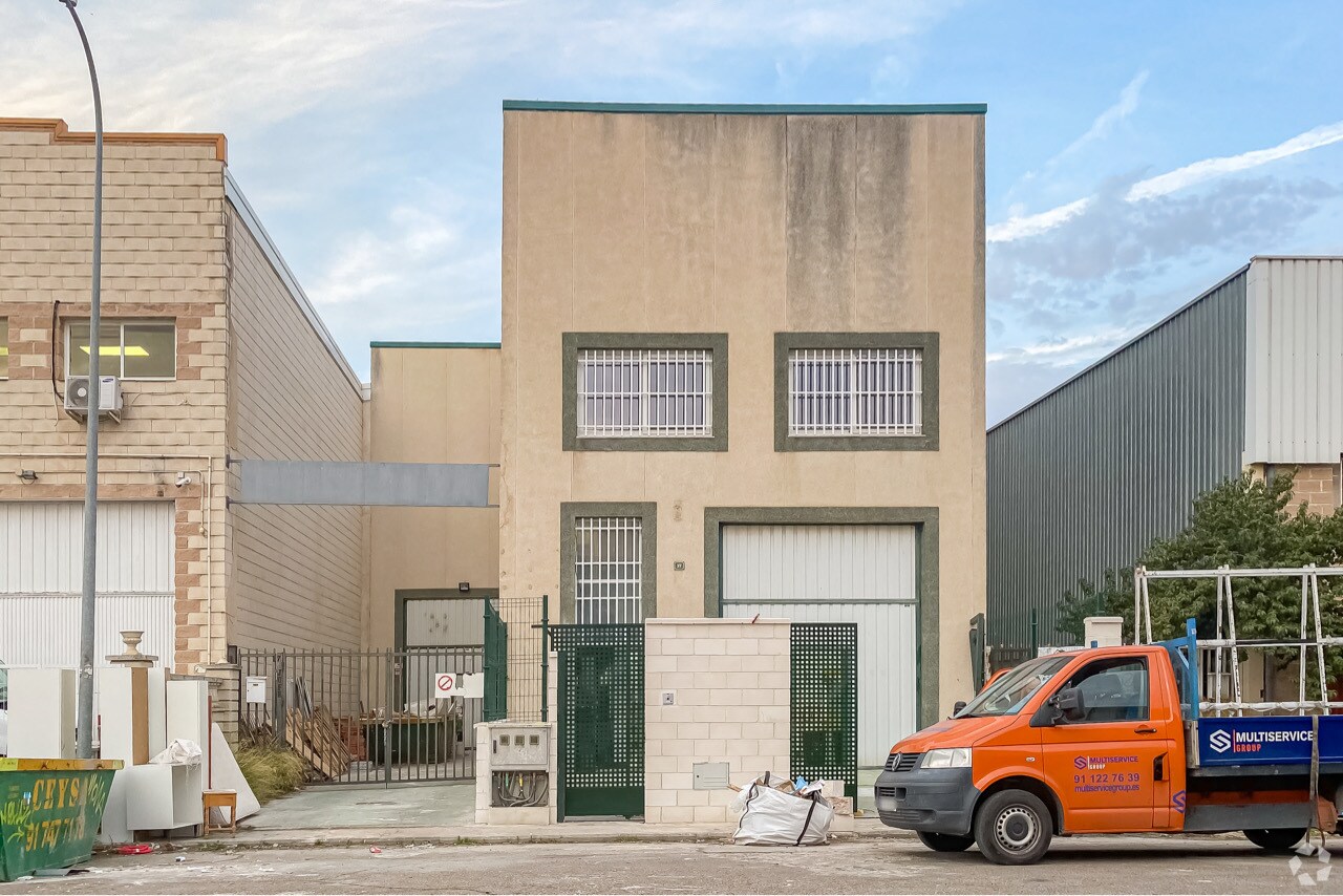 Industrial in Velilla de San Antonio, Madrid for sale Primary Photo- Image 1 of 3
