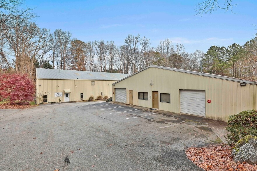 Senoia Rd portfolio of 5 properties for sale on LoopNet.ca - Building Photo - Image 3 of 67