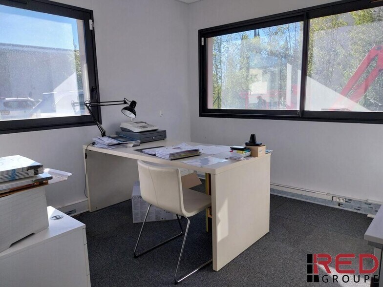 Office in Éguilles for lease - Interior Photo - Image 3 of 14