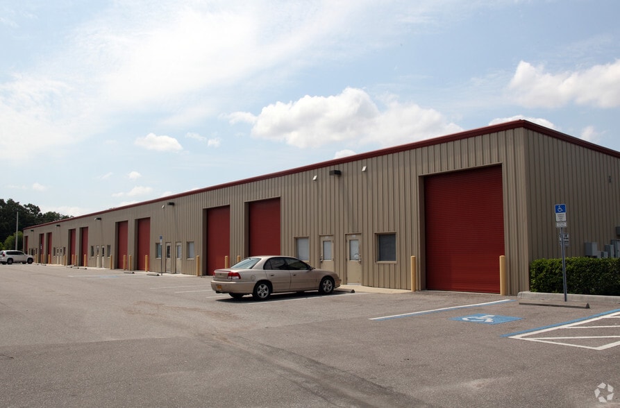 2433 S 86th St, Tampa, FL for lease - Primary Photo - Image 1 of 13