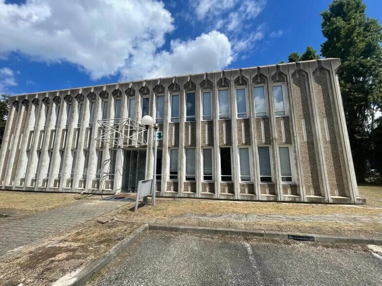 Office in Bordeaux for lease - Building Photo - Image 1 of 15