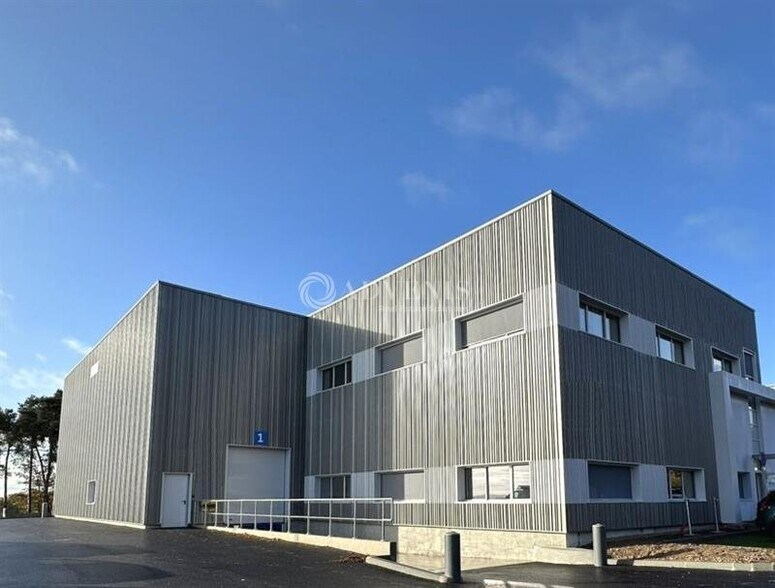 Flex in Les Sorinières for lease - Building Photo - Image 1 of 8