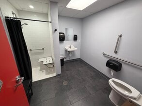 12 Bank St, Summit, NJ à louer Photo intérieure- Image 2 de 3